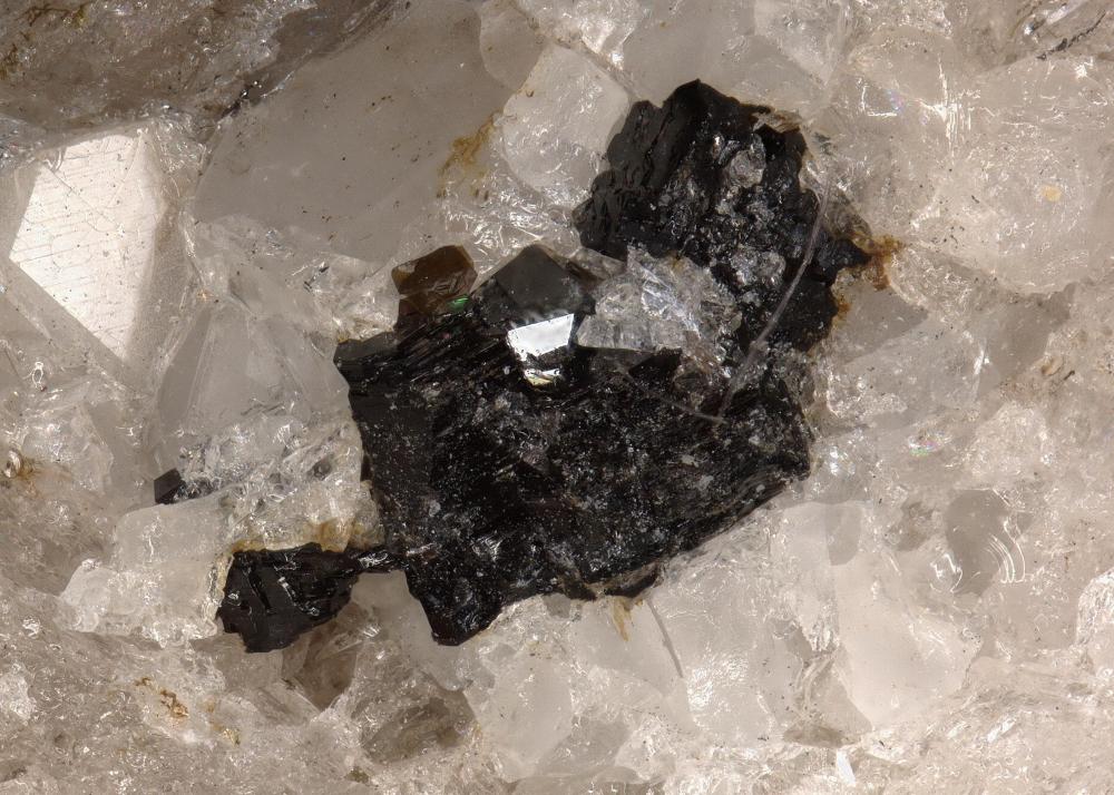 Nioboixiolite-(Fe3+)